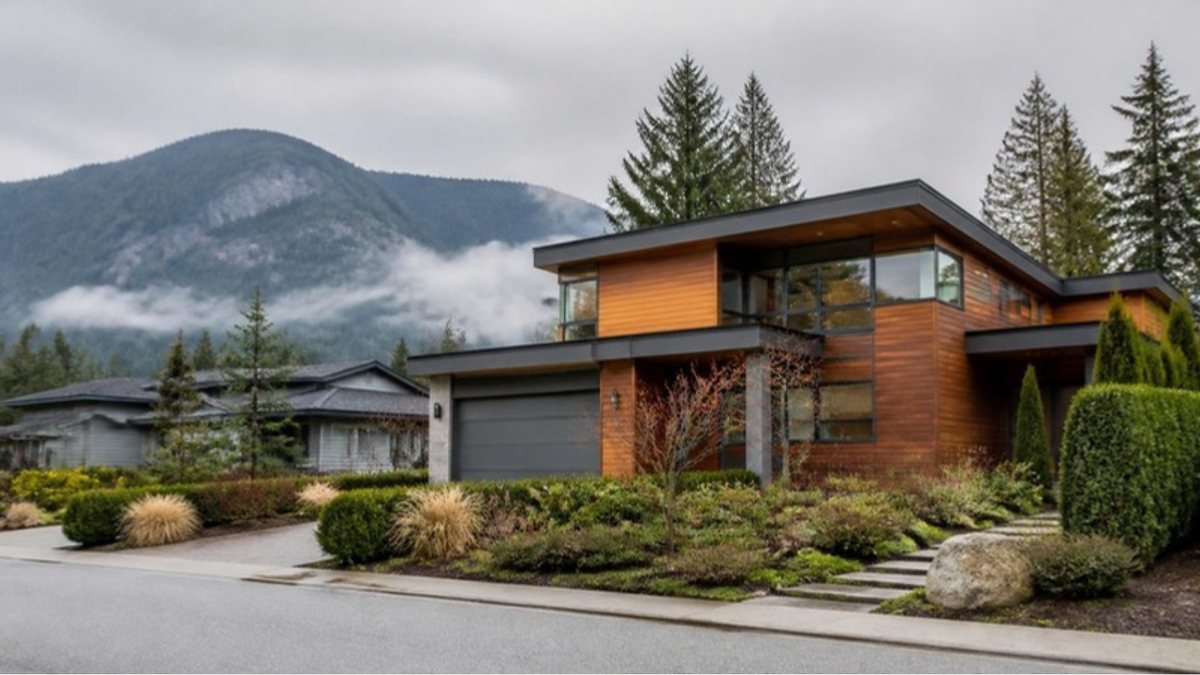 West Coast contemporary house with the North Shore mountains behind
